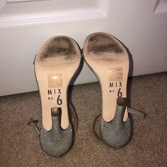 SILVER HEELS - Picture 5 of 5